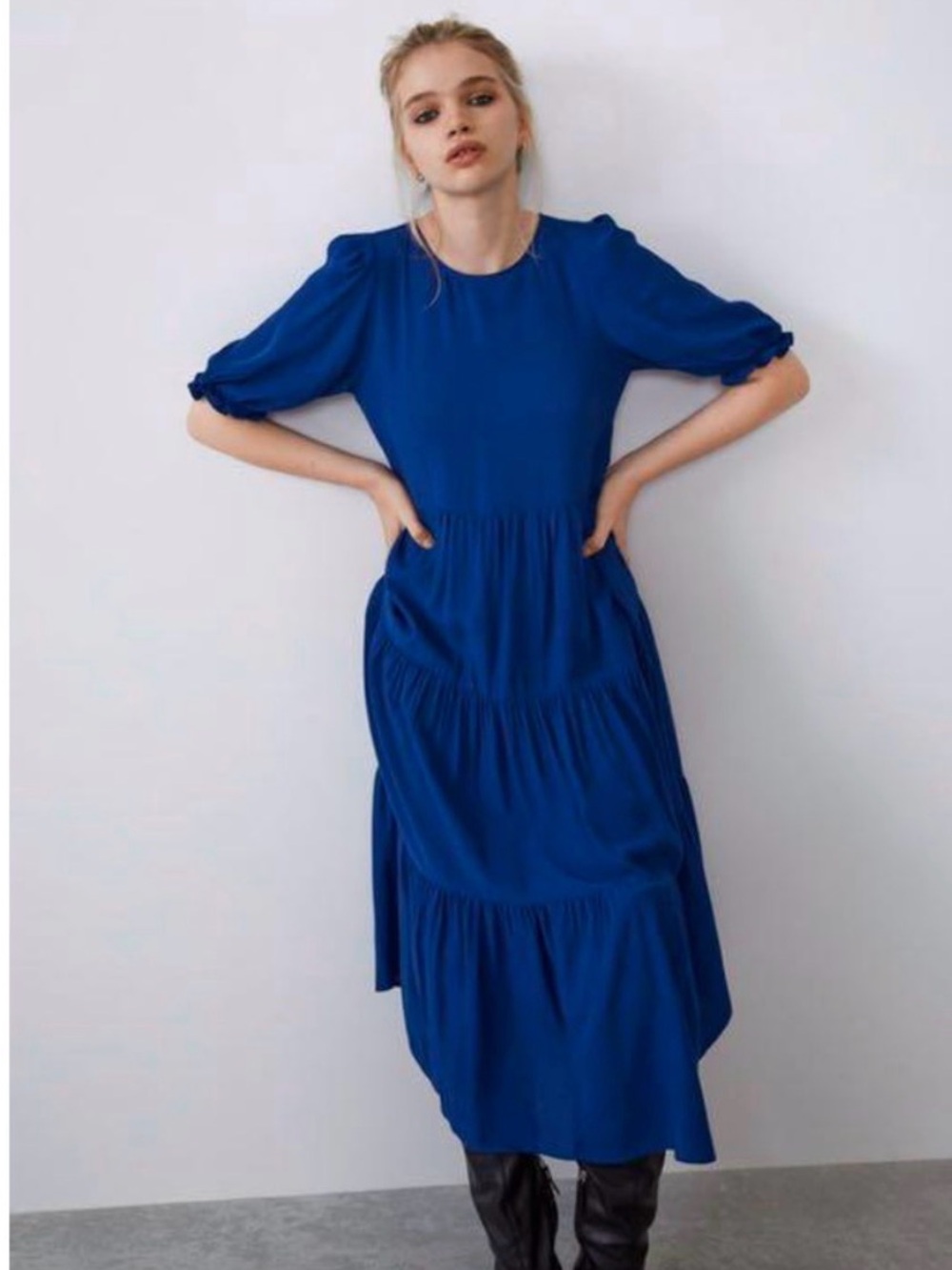 The blue Zara dress features puffed sleeves and a tiered design Size XS Midi